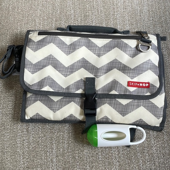 Skip Hop Pronto Changing Pad - Picture 1 of 3